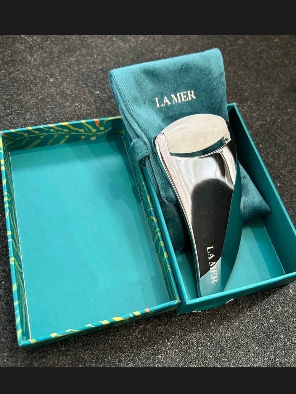 La Mer Roller White Jade - Picture 2 of 3